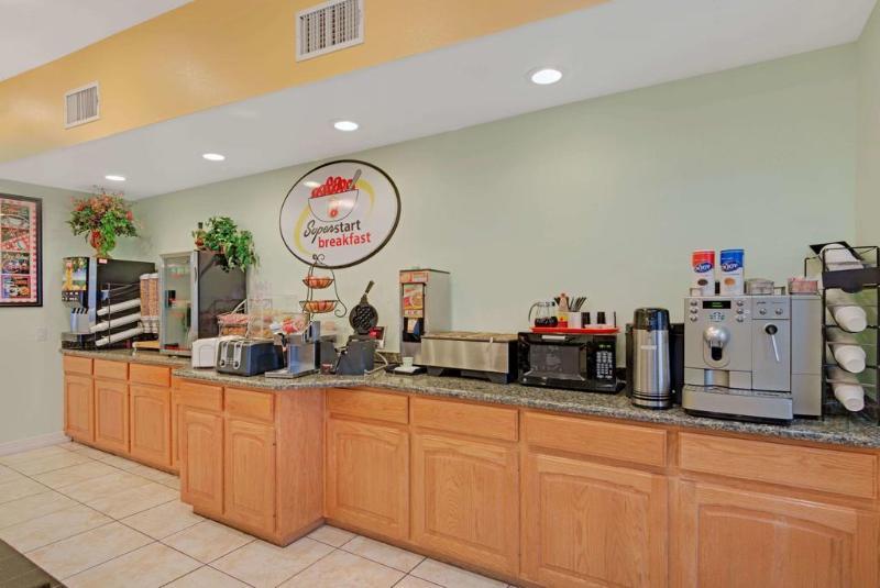 Rodeway Inn Charlotte Airport Area Экстерьер фото